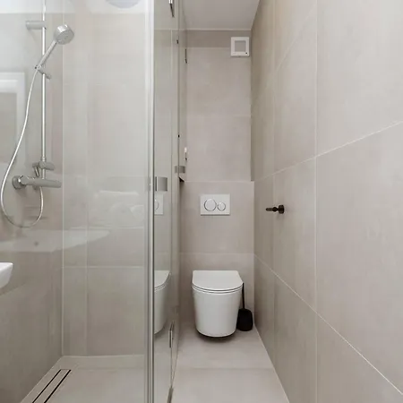 Old Town Velvet Retreat - Style And Comfort Братислава