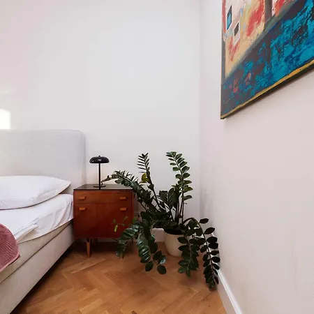 Apartmán Old Town Velvet Retreat - Style And Comfort *