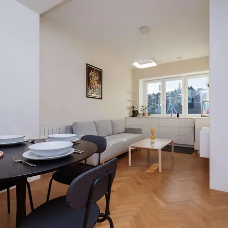 아파트 Old Town Velvet Retreat - Style And Comfort 브라티슬라바