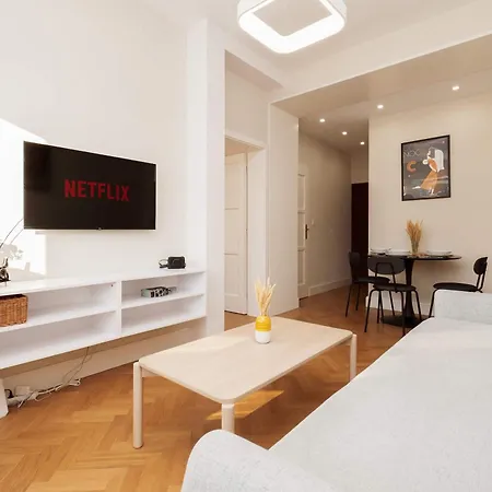Old Town Velvet Retreat - Style And Comfort Apartmán