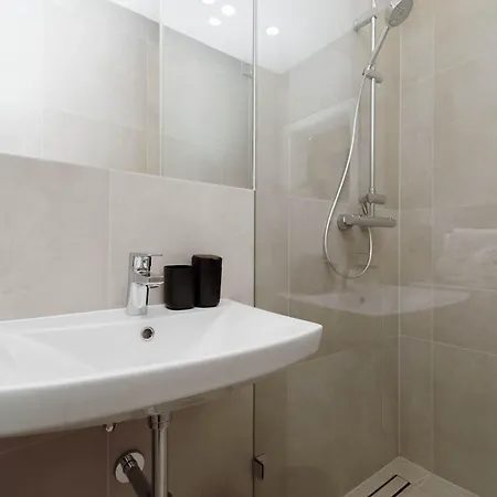 Old Town Velvet Retreat - Style And Comfort Bratislava