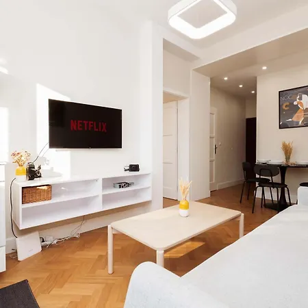 Old Town Velvet Retreat - Style And Comfort Apartmán