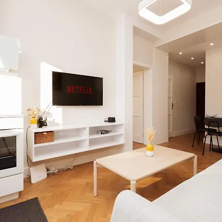 아파트 Old Town Velvet Retreat - Style And Comfort *
