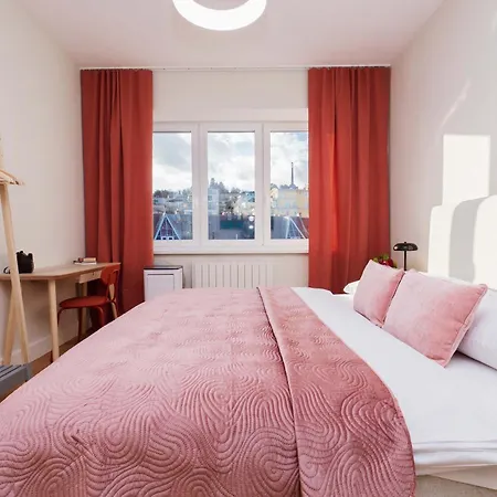 아파트 Old Town Velvet Retreat - Style And Comfort 브라티슬라바