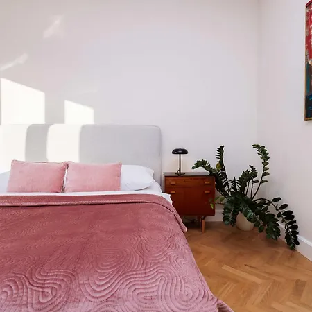 Old Town Velvet Retreat - Style And Comfort 아파트 *